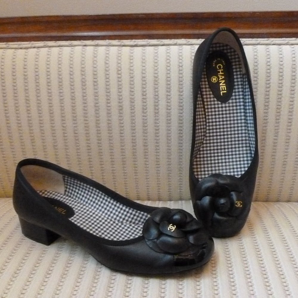 Chanel CC Logo Camellia Flower Low Heel Pumps - Picture 2 of 11